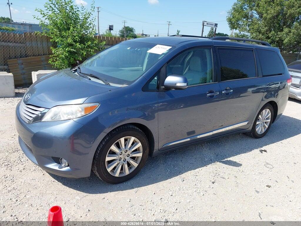5TDYK3DC2ES498063 2014 TOYOTA SIENNA photo no. 2