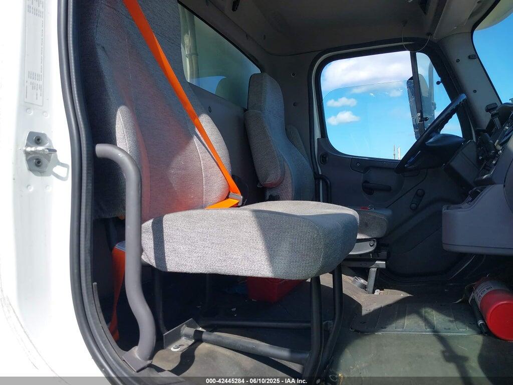 1FVACXDT9HHHV8027 2017 FREIGHTLINER M2 106 photo no. 6