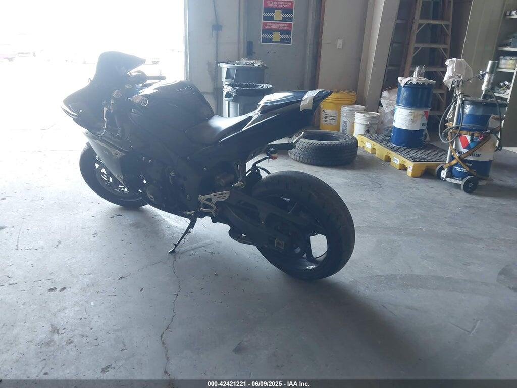 JYARN23Y8BA002142 2011 YAMAHA YZFR1 photo no. 3