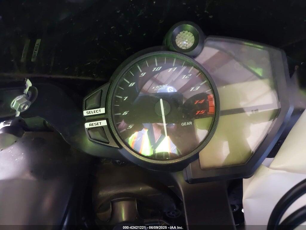 JYARN23Y8BA002142 2011 YAMAHA YZFR1 photo no. 7