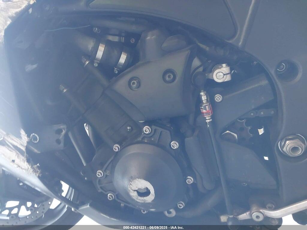 JYARN23Y8BA002142 2011 YAMAHA YZFR1 photo no. 9