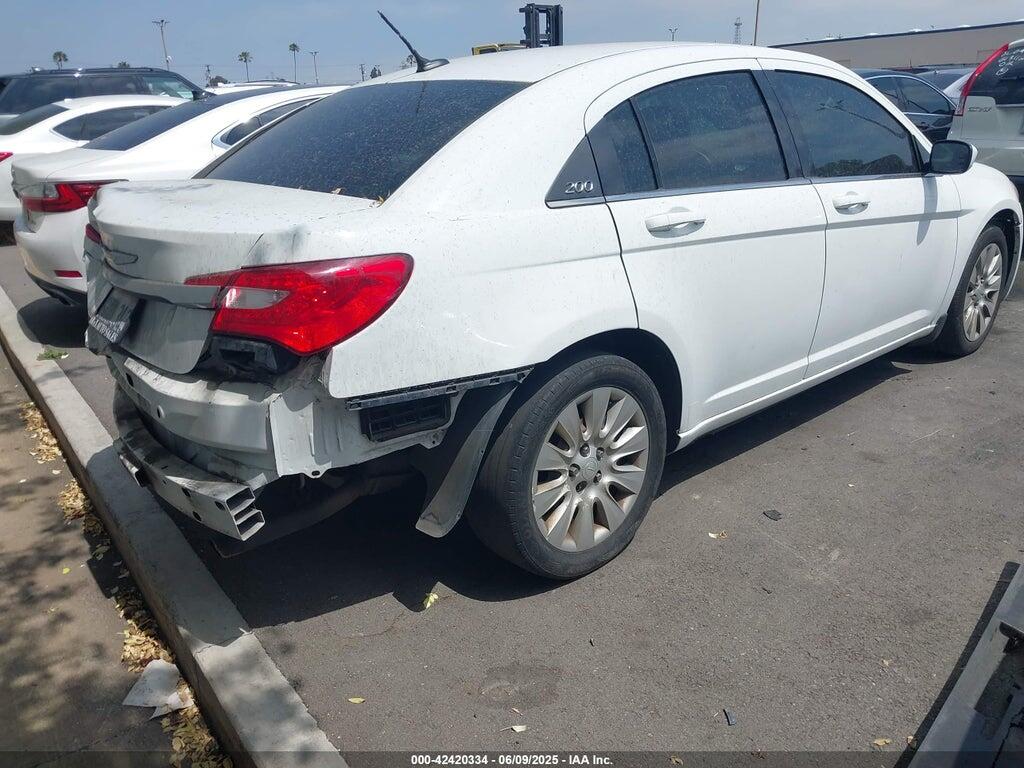 1C3BC4FB4BN562753 2011 CHRYSLER 200 photo no. 4