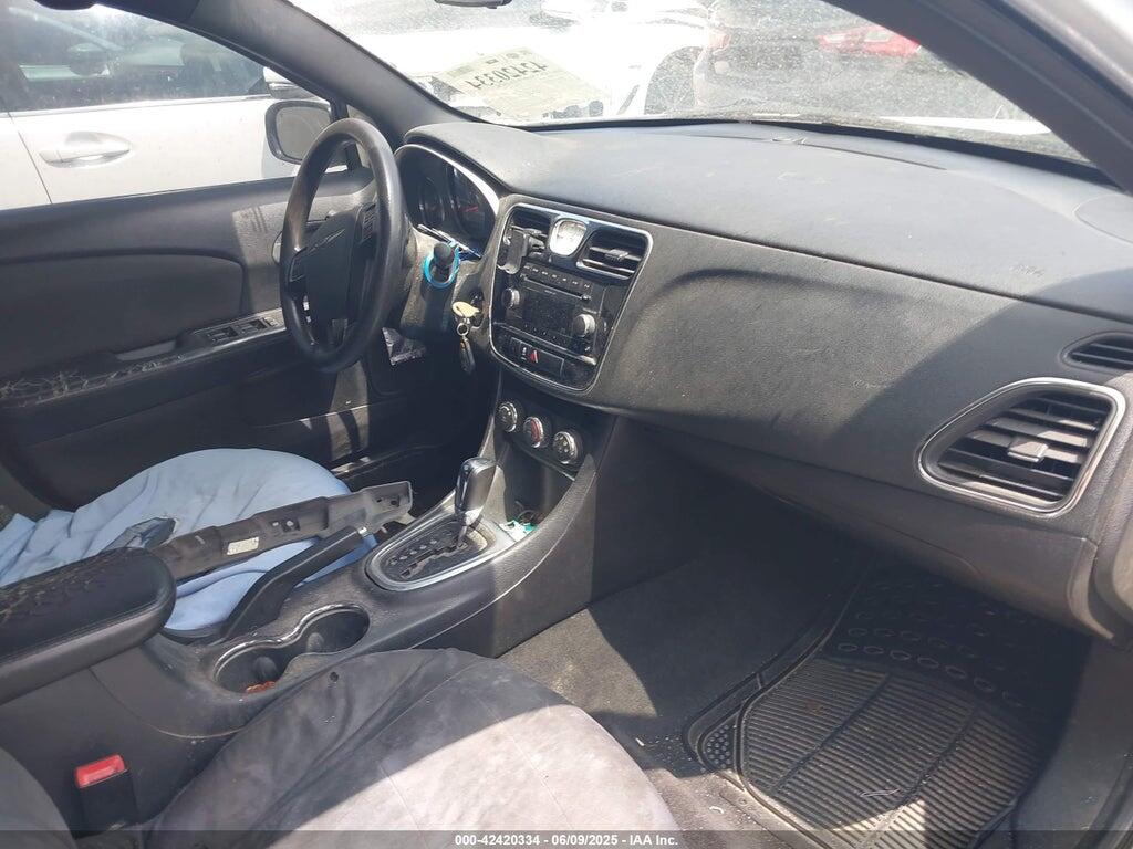 1C3BC4FB4BN562753 2011 CHRYSLER 200 photo no. 5