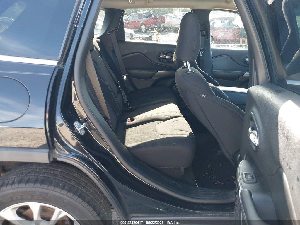 1C4PJLCB3KD248264 2019 JEEP CHEROKEE photo no. 8