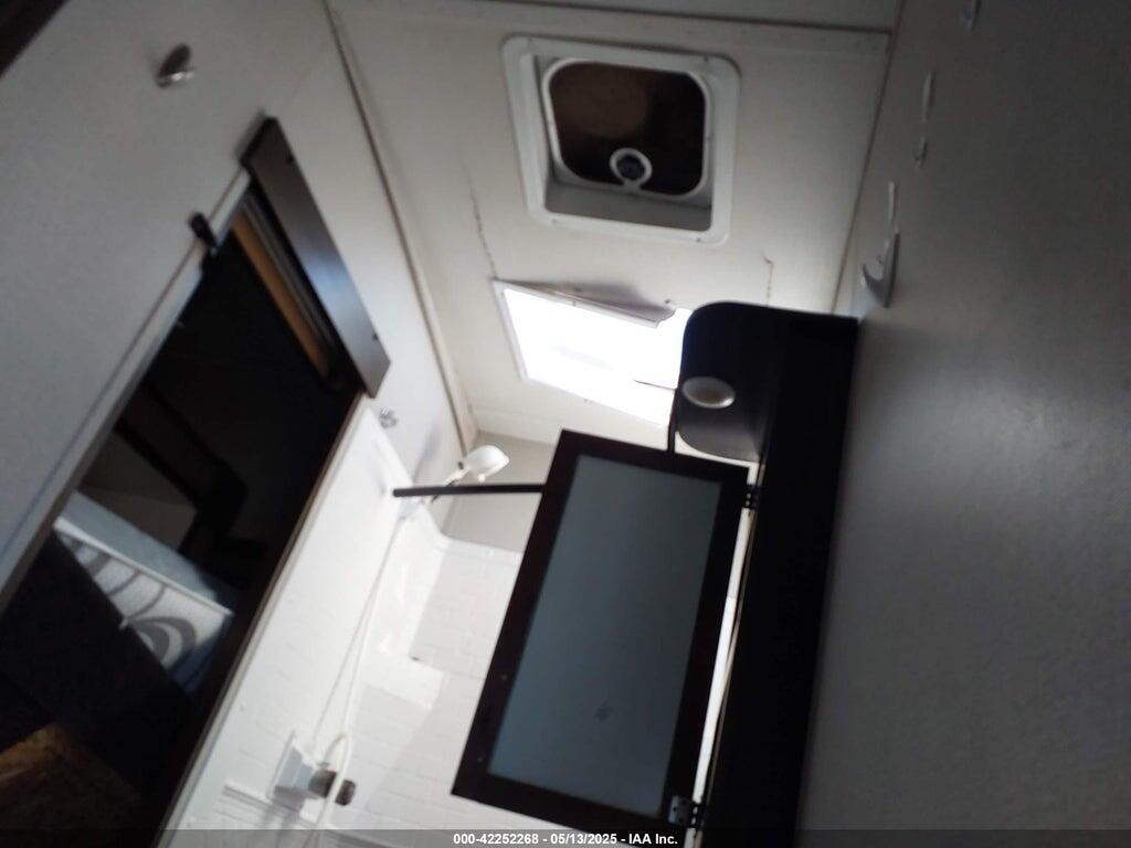 573TM2723L5504028 2020 GRAND DESIGN MOMENTUM photo no. 11