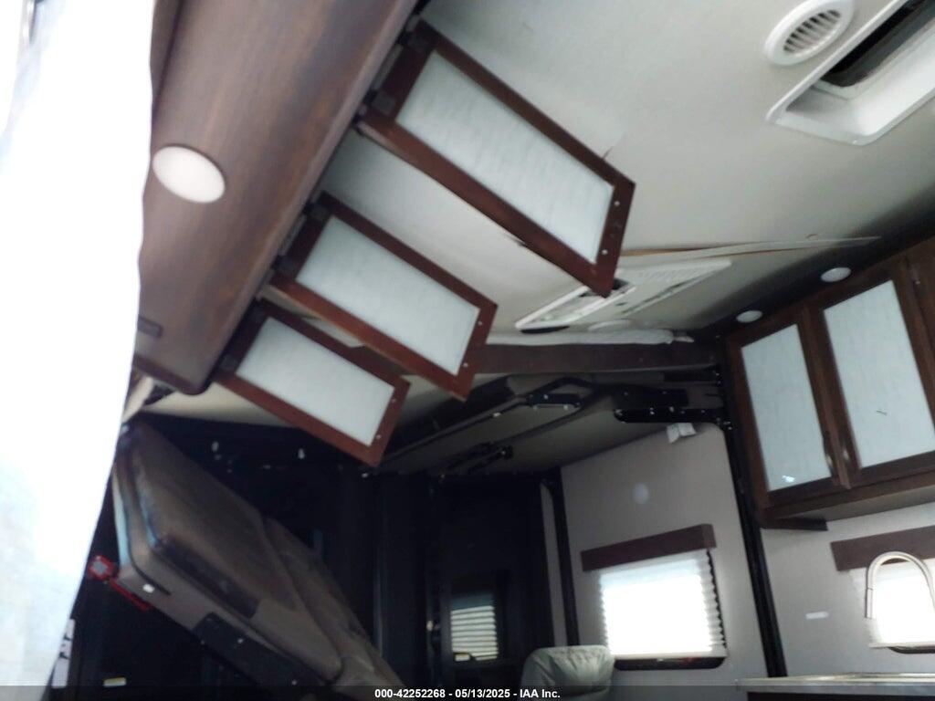 573TM2723L5504028 2020 GRAND DESIGN MOMENTUM photo no. 12