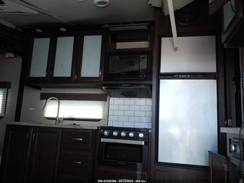 573TM2723L5504028 2020 GRAND DESIGN MOMENTUM photo no. 7