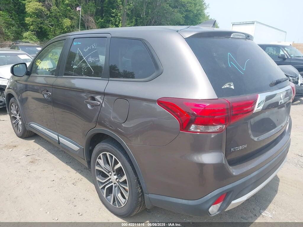 JA4AZ3A33JZ070541 2018 MITSUBISHI OUTLANDER photo no. 3