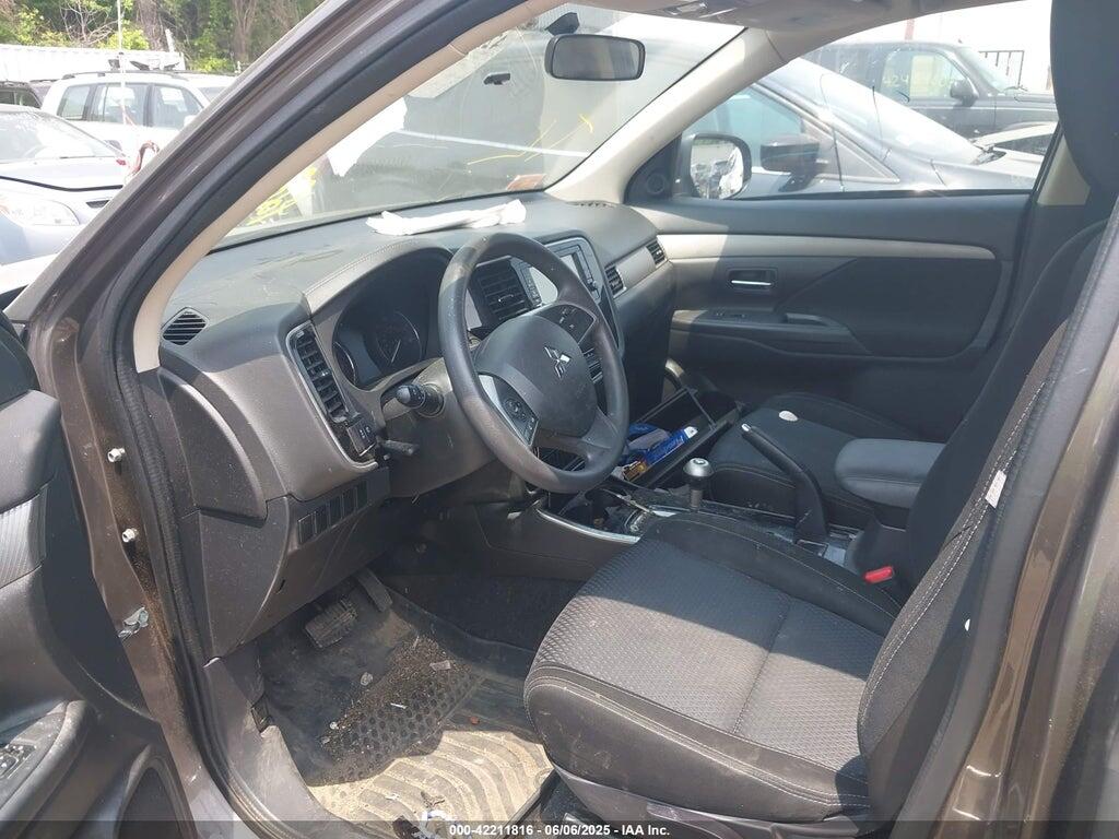 JA4AZ3A33JZ070541 2018 MITSUBISHI OUTLANDER photo no. 5