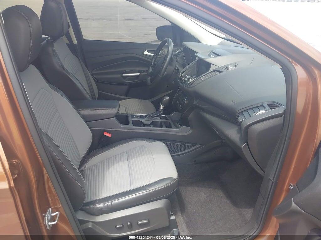 1FMCU0J90HUF04708 2017 FORD ESCAPE photo no. 5