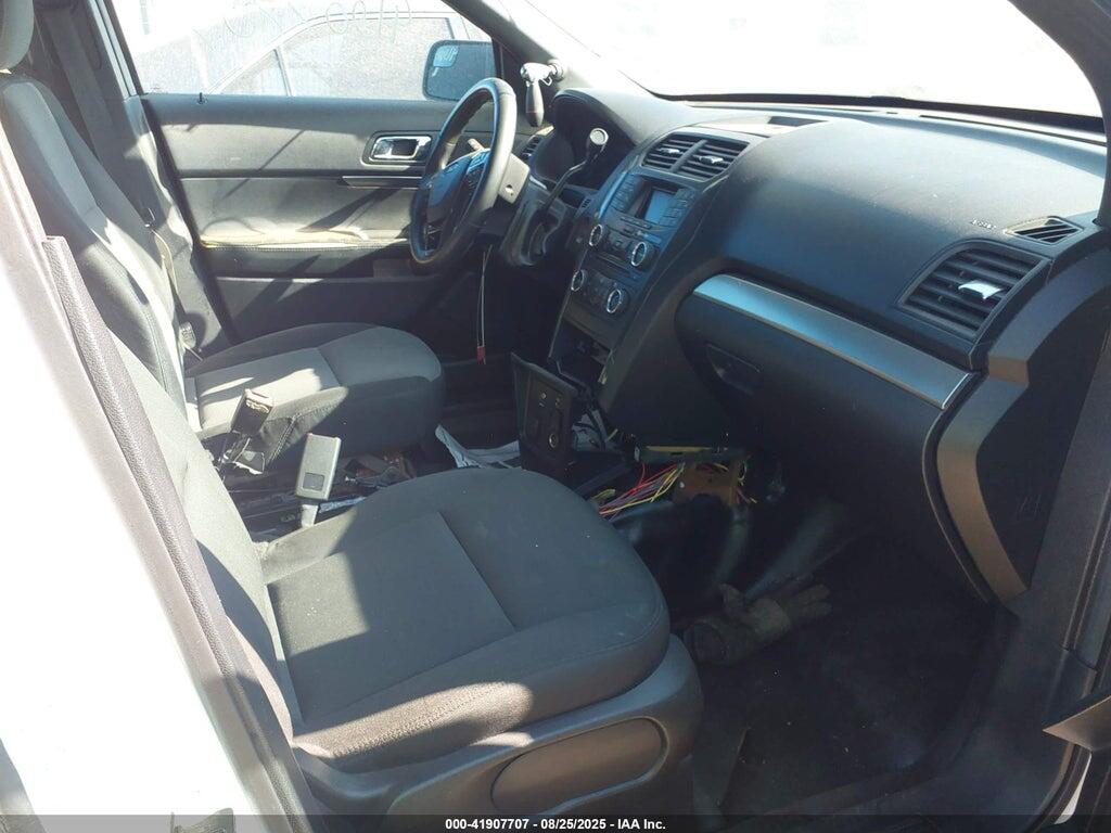 1FM5K8AR3HGD93552 2017 FORD POLICE INTERCEPTOR photo no. 5