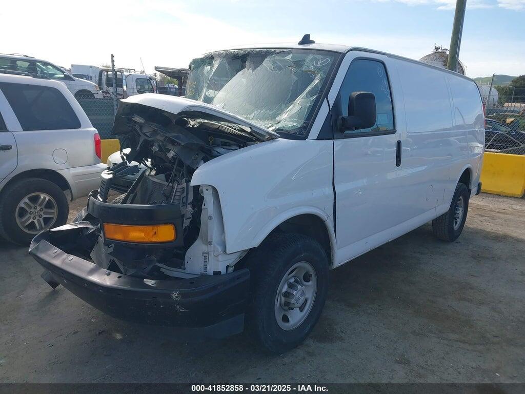 1GCWGAFPXK1365332 2019 CHEVROLET EXPRESS 2500 photo no. 2