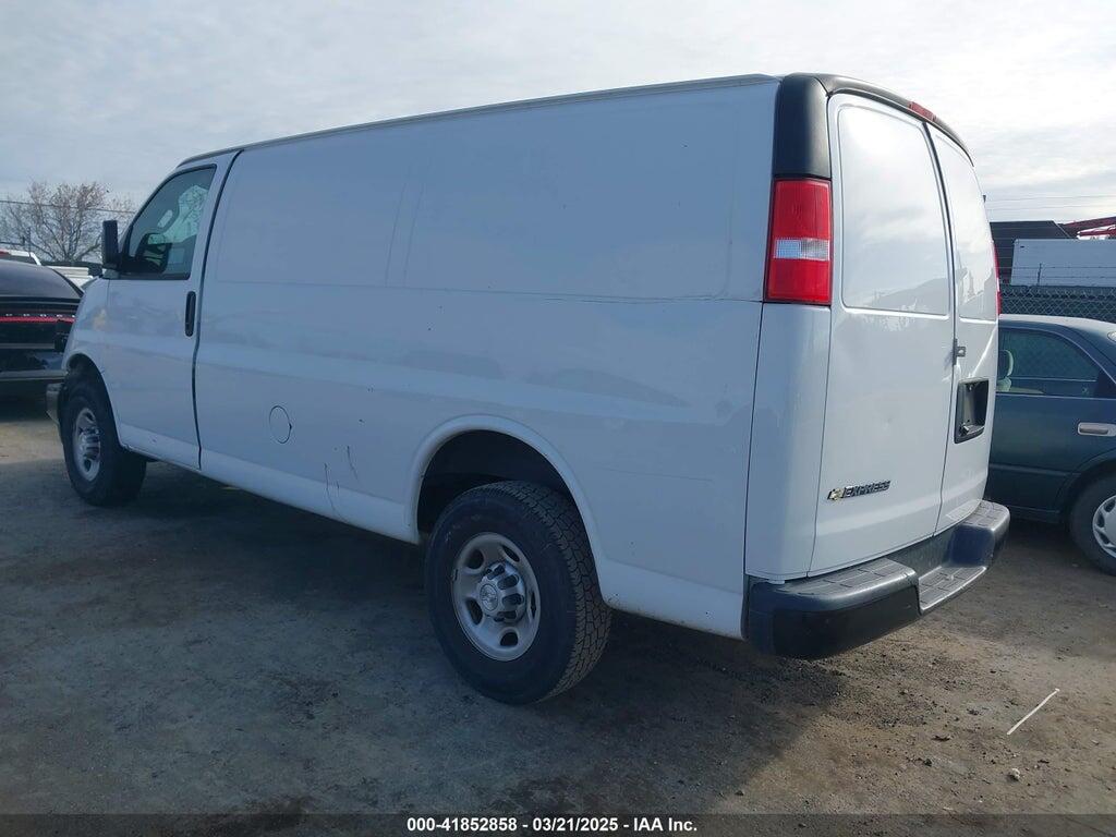 1GCWGAFPXK1365332 2019 CHEVROLET EXPRESS 2500 photo no. 3