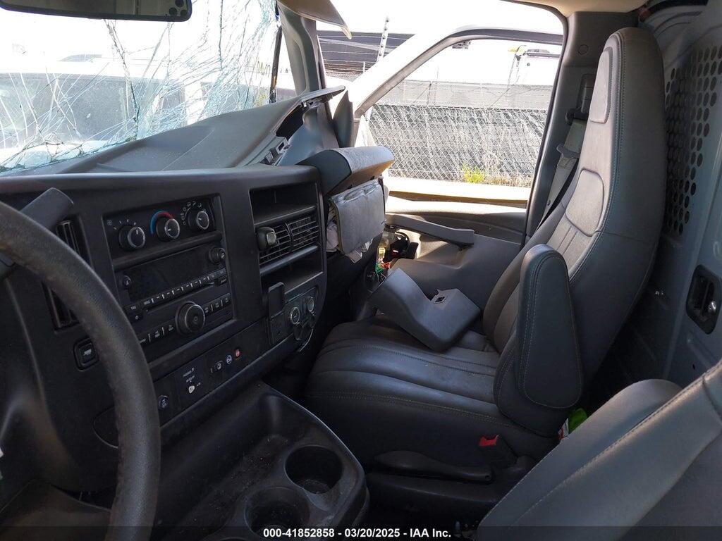 1GCWGAFPXK1365332 2019 CHEVROLET EXPRESS 2500 photo no. 5