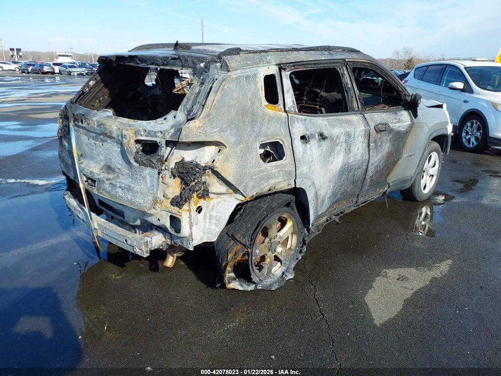 3C4NJDBB8KT847654 2019 JEEP COMPASS photo no. 4
