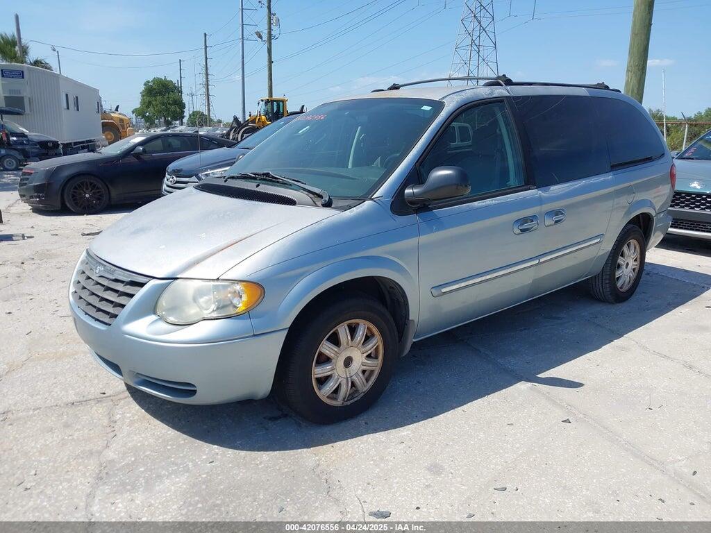 2C4GP54L75R261098 2005 CHRYSLER TOWN & COUNTRY photo no. 2