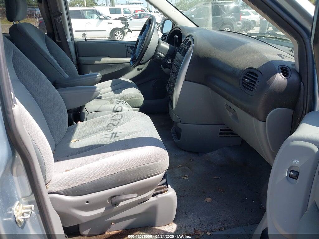 2C4GP54L75R261098 2005 CHRYSLER TOWN & COUNTRY photo no. 5