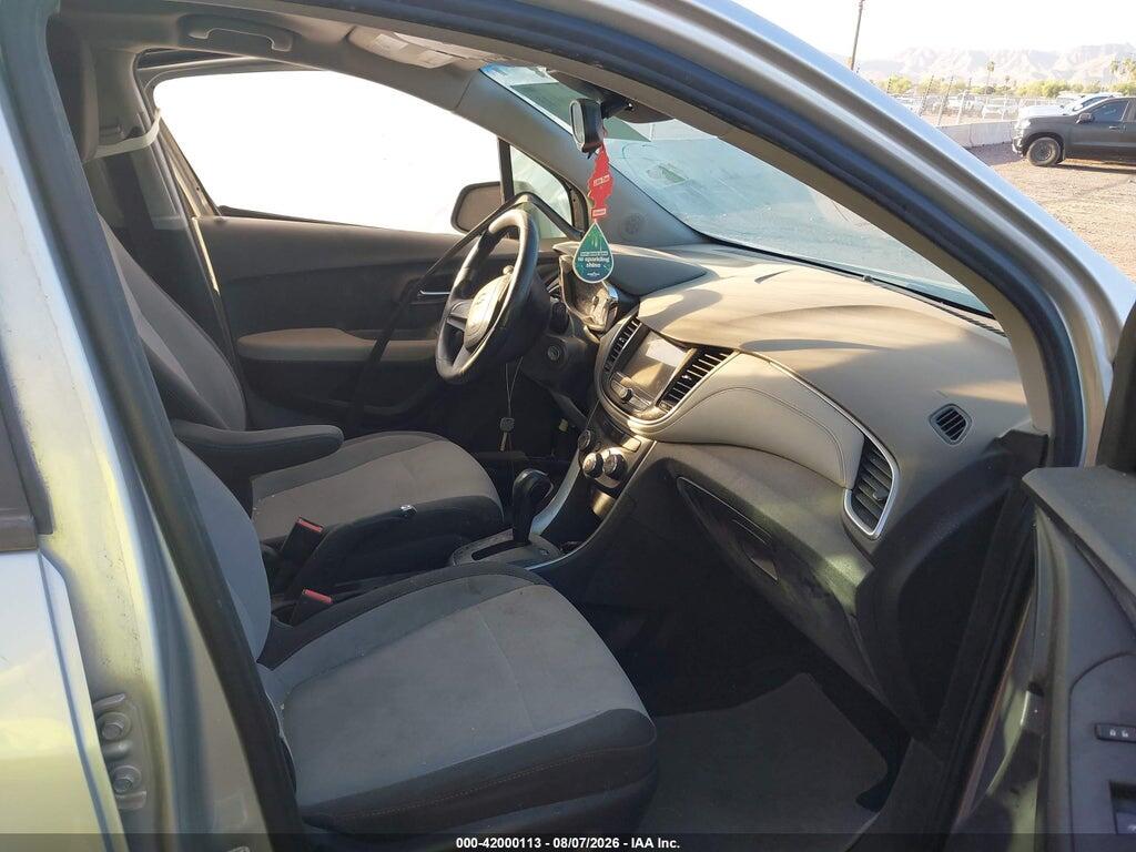 3GNCJKSB5KL189469 2019 CHEVROLET TRAX photo no. 5