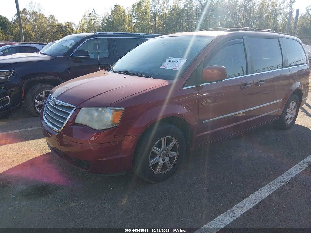 2010 CHRYSLER TOWN & COUNTRY TOURING PLUS — Фото 2 из 13