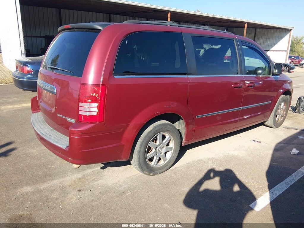 2010 CHRYSLER TOWN & COUNTRY TOURING PLUS — Фото 4 из 13