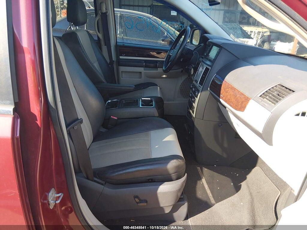 2010 CHRYSLER TOWN & COUNTRY TOURING PLUS — Фото 5 из 13