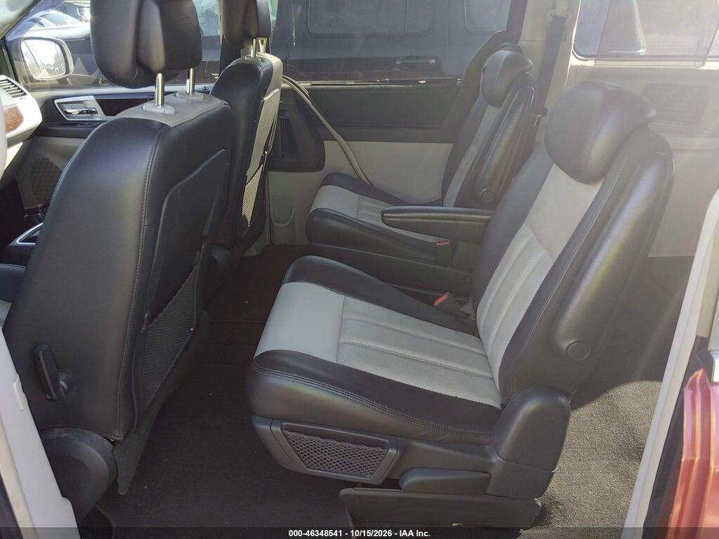 2010 CHRYSLER TOWN & COUNTRY TOURING PLUS — Фото 8 из 13