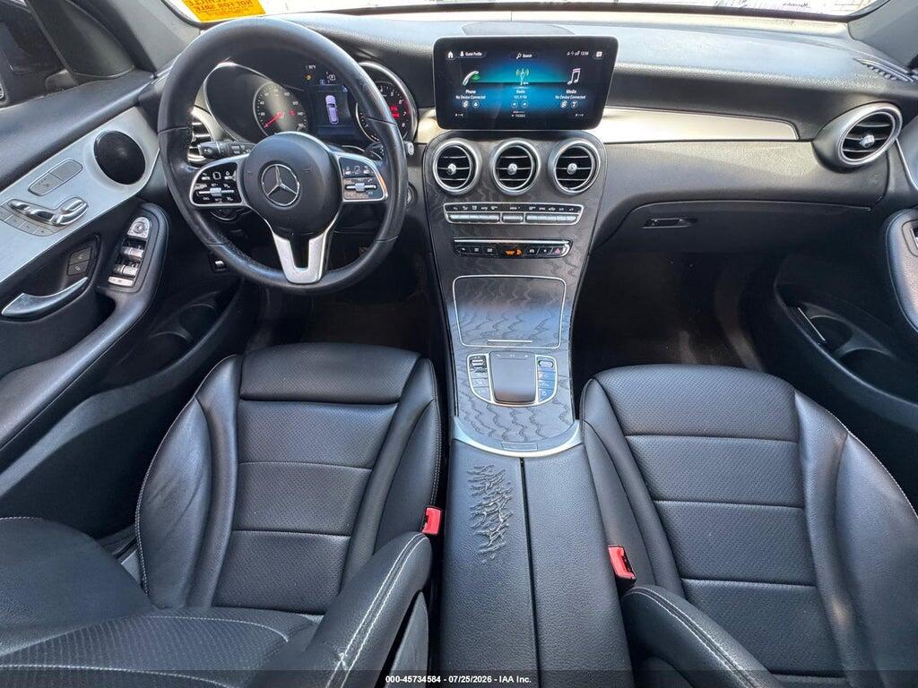 2022 MERCEDES-BENZ GLC 300 — Фото 8 из 10