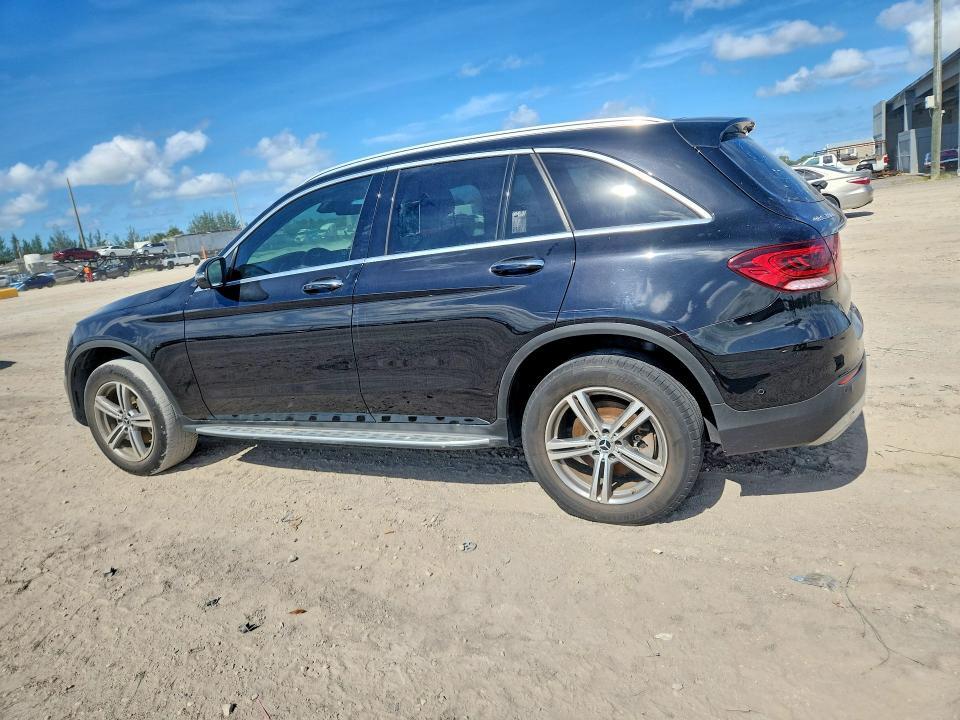 2022 MERCEDES-BENZ GLC 300 — Фото 2 из 13