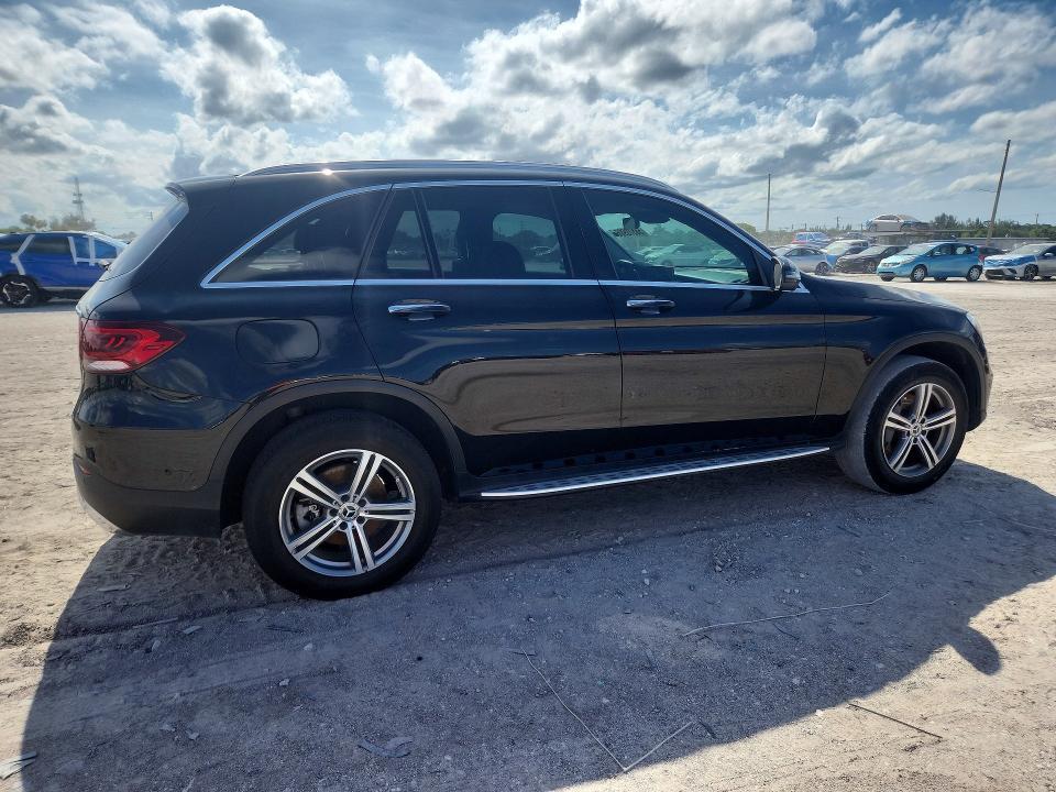 2022 MERCEDES-BENZ GLC 300 — Фото 3 из 13
