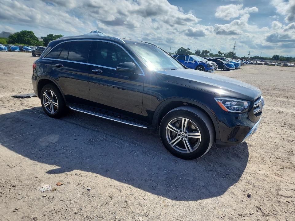 2022 MERCEDES-BENZ GLC 300 — Фото 4 из 13