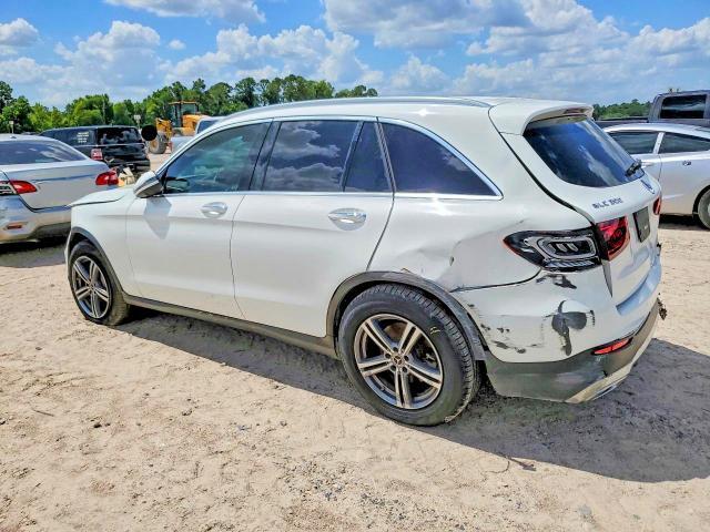 2022 MERCEDES-BENZ GLC 300 — Фото 2 из 13
