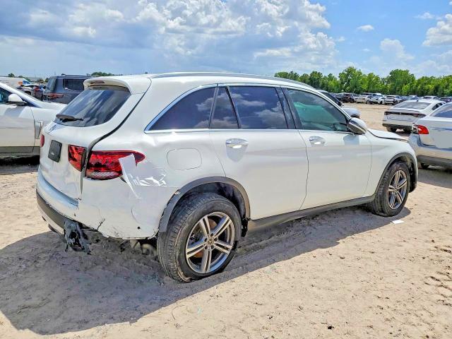 2022 MERCEDES-BENZ GLC 300 — Фото 3 из 13