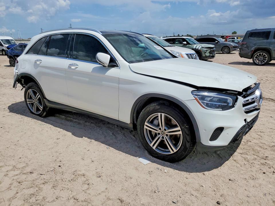2022 MERCEDES-BENZ GLC 300 — Фото 4 из 13