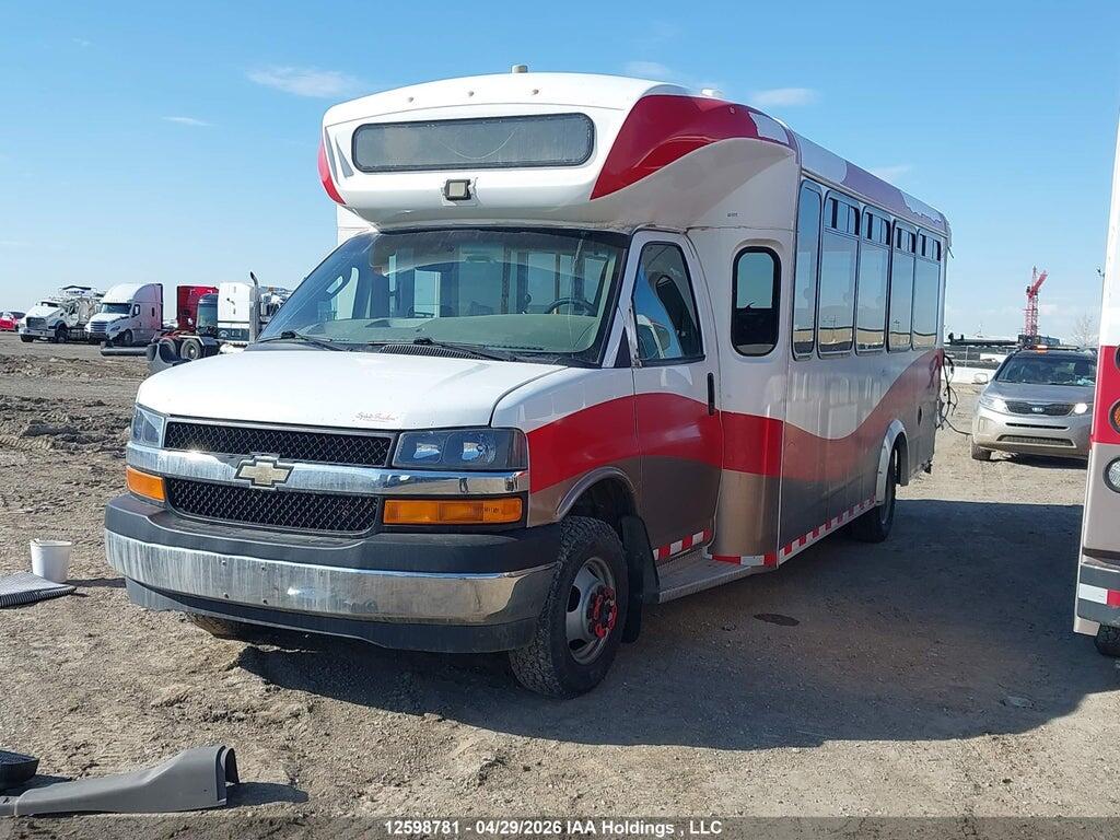 1HA6GUBG1HN008836 2017 CHEVROLET EXPRESS G4500 photo no. 2