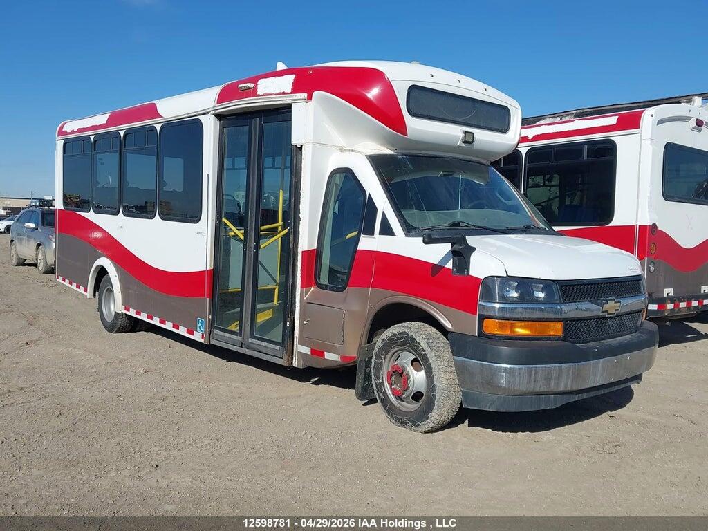 1HA6GUBG1HN008836 2017 CHEVROLET EXPRESS G4500 photo no. 4