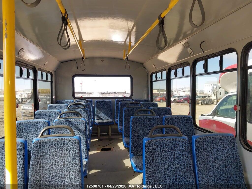 1HA6GUBG1HN008836 2017 CHEVROLET EXPRESS G4500 photo no. 5
