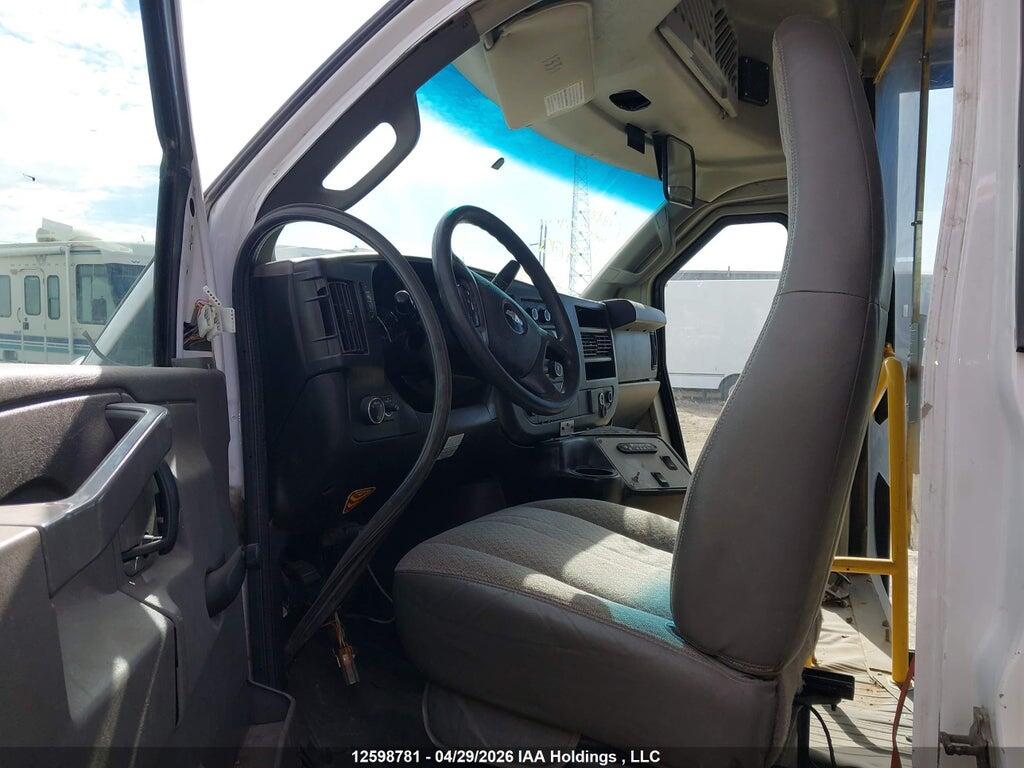 1HA6GUBG1HN008836 2017 CHEVROLET EXPRESS G4500 photo no. 8