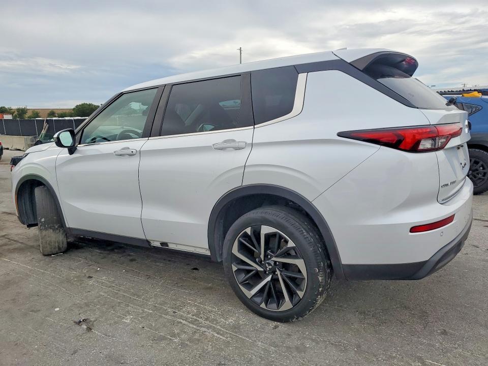 2022 MITSUBISHI OUTLANDER ES — Фото 2 из 13