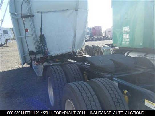 1FUPCSEBXYDF85570 2000 FREIGHTLINER FLD photo no. 3