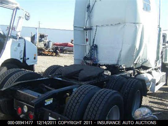 1FUPCSEBXYDF85570 2000 FREIGHTLINER FLD photo no. 4