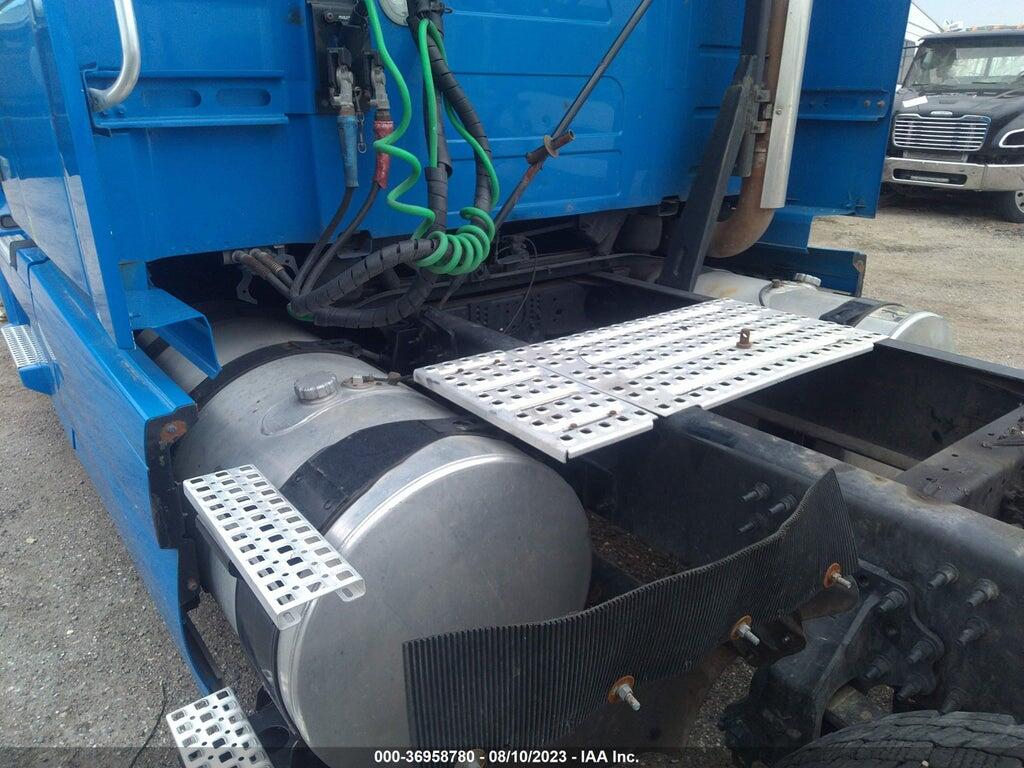 4V4NC9EH4JN886851 2018 VOLVO VN photo no. 12