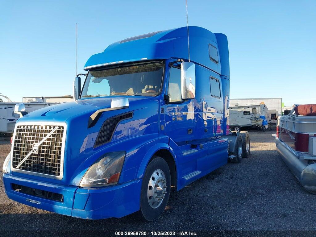 4V4NC9EH4JN886851 2018 VOLVO VN photo no. 2