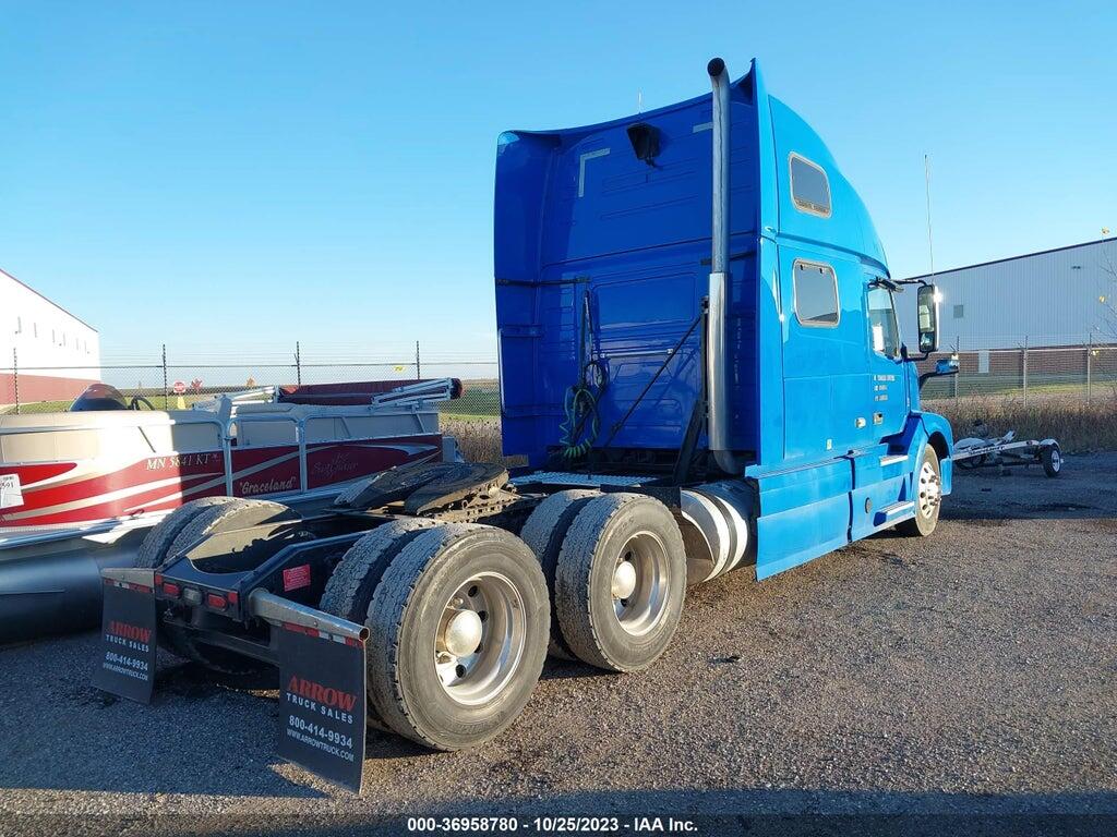 4V4NC9EH4JN886851 2018 VOLVO VN photo no. 4