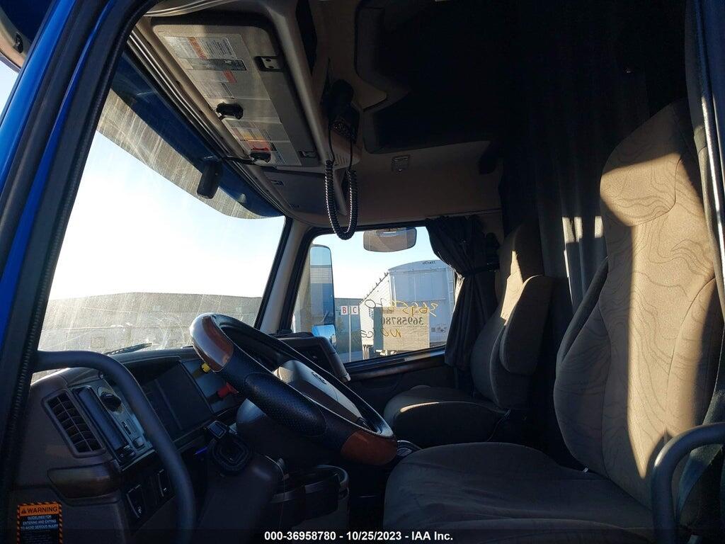 4V4NC9EH4JN886851 2018 VOLVO VN photo no. 5