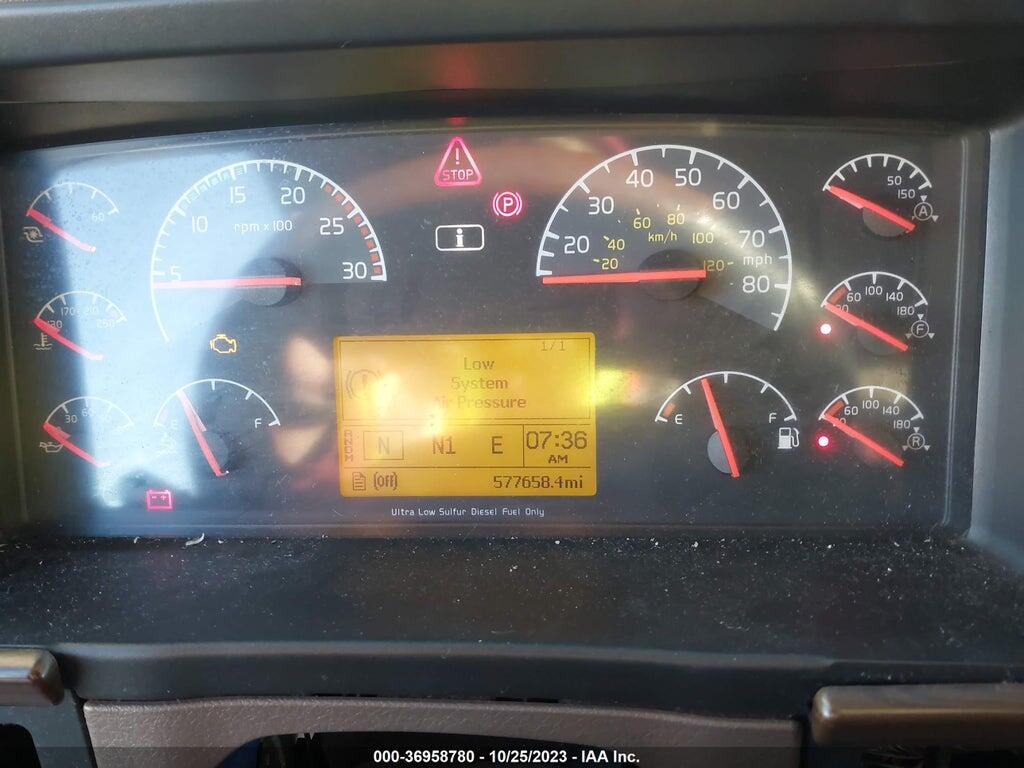 4V4NC9EH4JN886851 2018 VOLVO VN photo no. 6