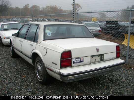 1G3HY54C3KW383090 1989 OLDSMOBILE DELTA 88 photo no. 3