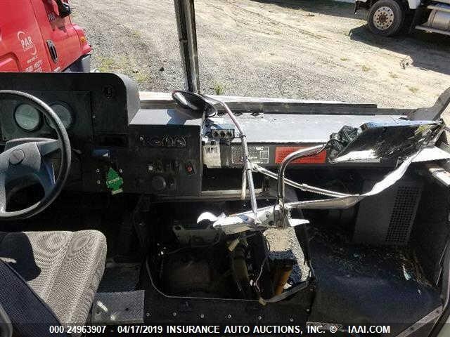 4UZAANCP43CL84855 2003 FREIGHTLINER MT45 photo no. 5