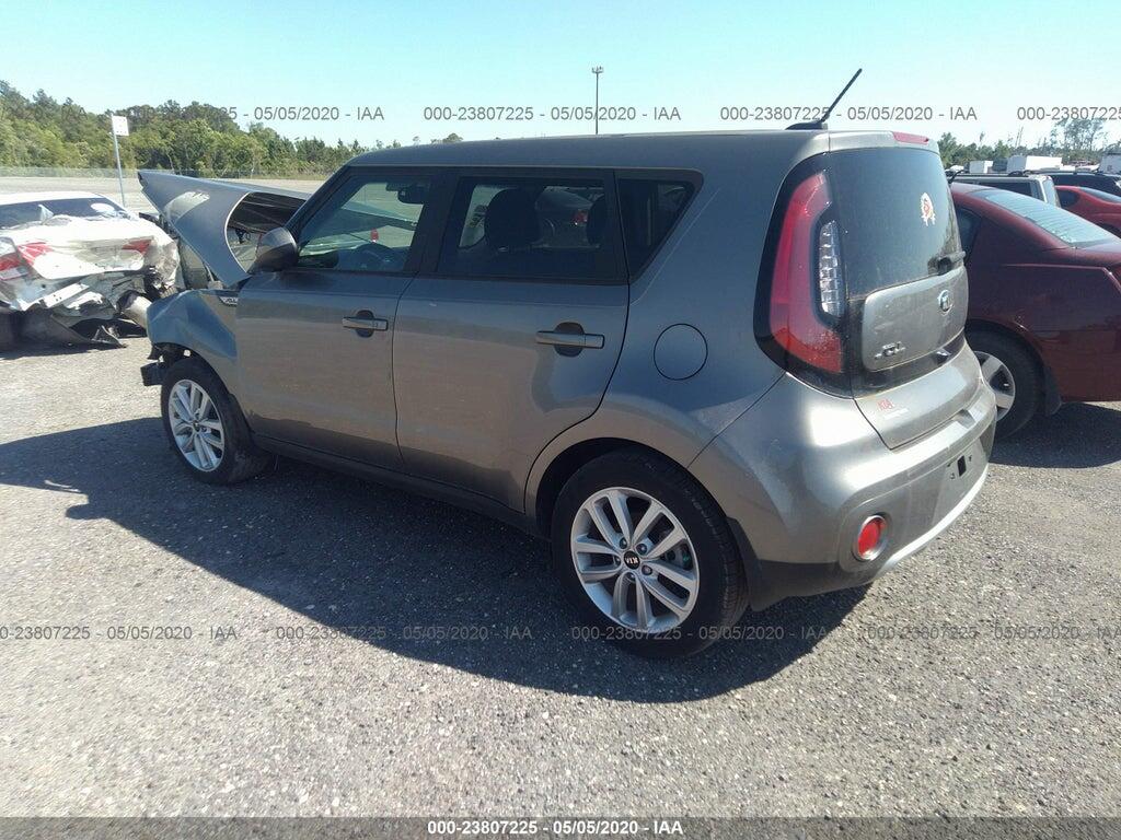 KNDJP3A58J7545609 2018 KIA SOUL photo no. 3