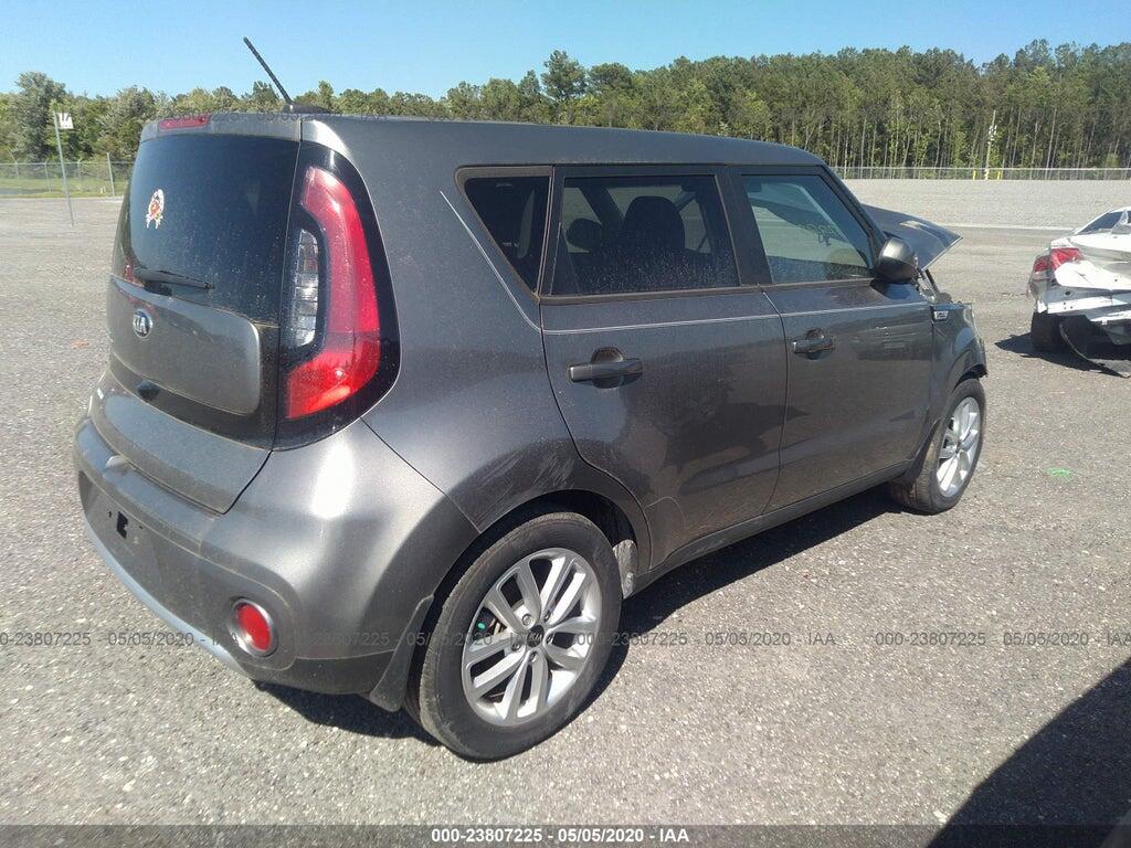 KNDJP3A58J7545609 2018 KIA SOUL photo no. 4