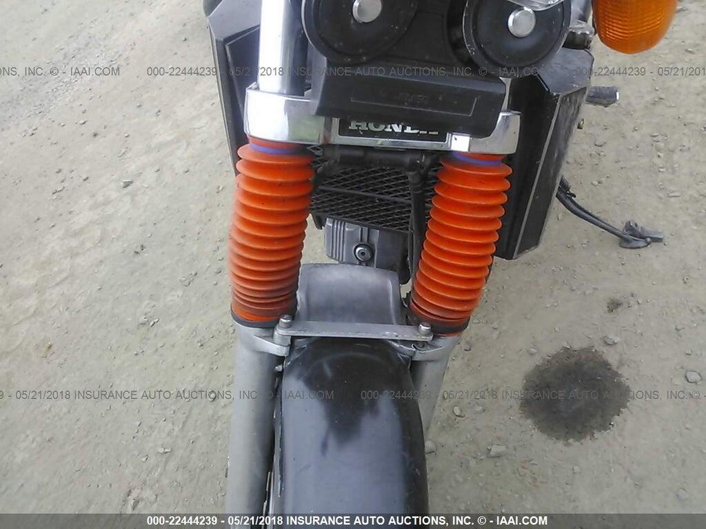 1HFSC1701FA102220 1985 HONDA VF1100 photo no. 5